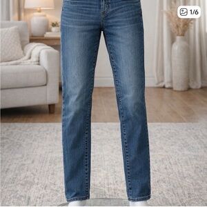 Kut from the Kloth Stevie Straight Leg Jeans in Medium Blue Wash Size 2